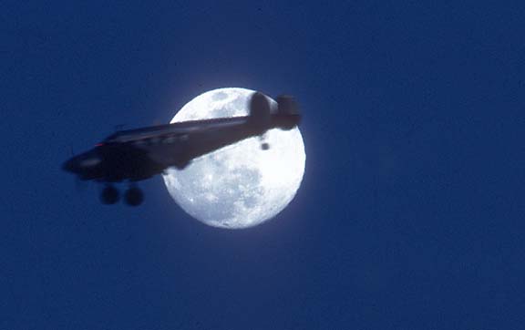 D18 Beechcraft Moon