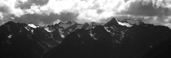 L1040856bw